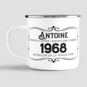 Tasse en acier émaillé personnalisée vintage avec un prénom et une année "Exemplaire unique, approche de la perfection"