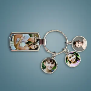 Body bébé - Je suis une crevette 5 Porte-clé personnalisé avec photos d'un couple et des enfants