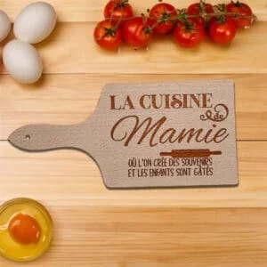 Planche à découper personnalisée avec une gravure pour une mamie
